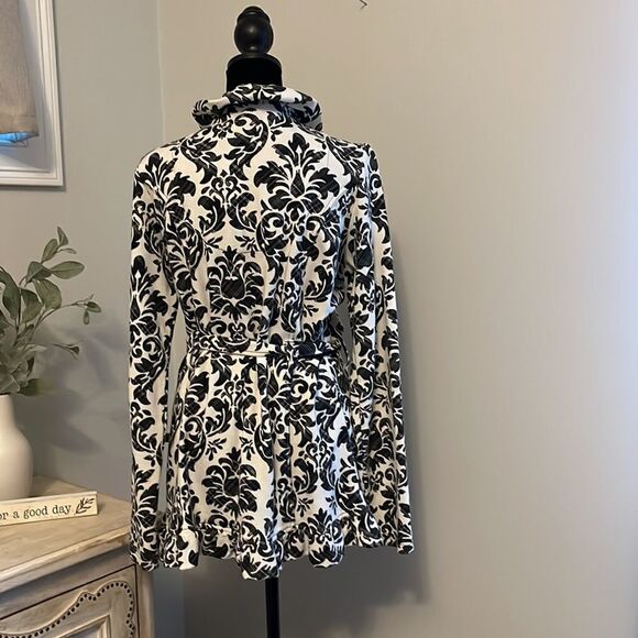 Self Esteem Fashion Coat. Size Large. Runs Small. Black/cream waverly print. - Picture 6 of 8